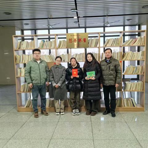 岁末收官暖人心 书香传情迎新年——2025岁末喜收爱心图书，为时光添暖意