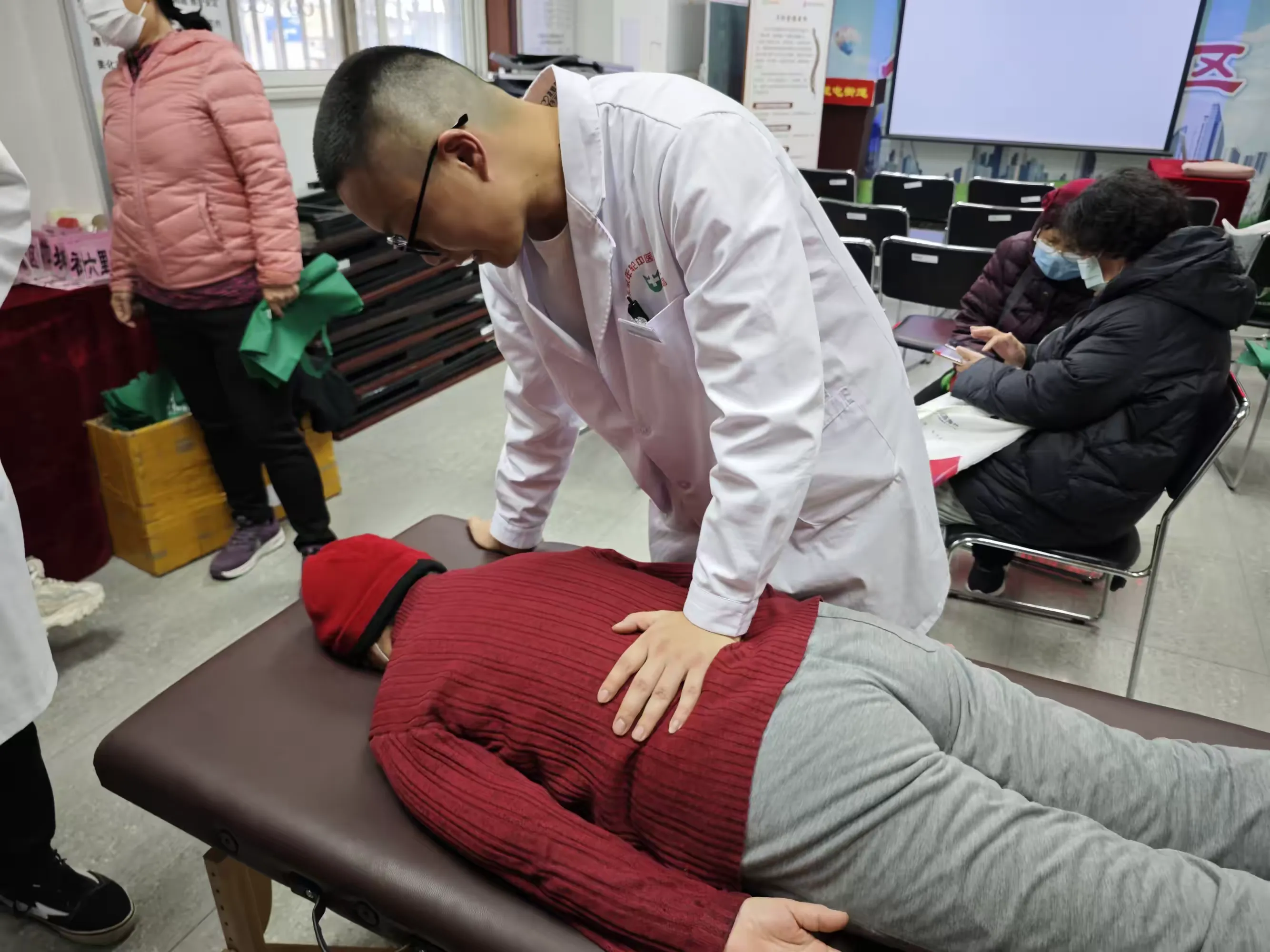 简篇-八南社区脊柱健康知识讲座