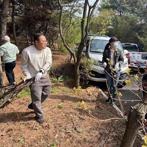 北戴河区开展义务植树——暨  “劳动尽责 抚育管护”活动