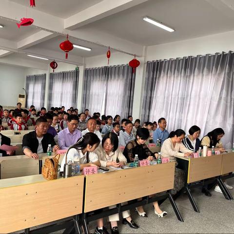 “书香润泽生命，读书成就未来”龙感湖中心小学读书活动