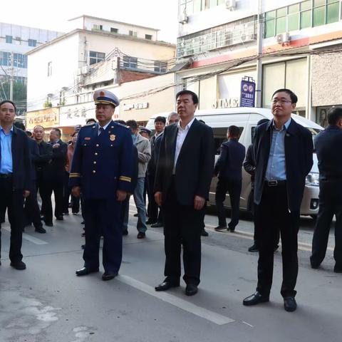 房国卫副市长一行莅临鲁山县观摩“九小”场所示范街达标创建工作