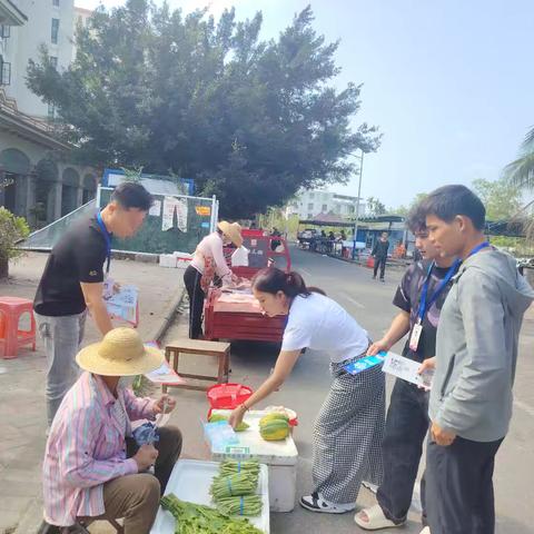 三灶村网格员下村入户开展反走私、扫黑除恶与反诈等宣传活动