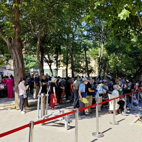 东苑街道尖岭小区社区举办 “社保心向党 欢歌颂党恩”文艺汇演活动