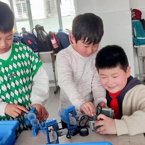 襄州区实验小学乐高机器人社团课汇报总结