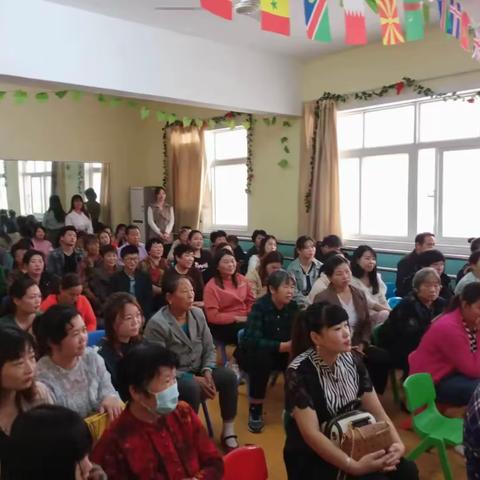 双节送家教：驻马店春天幼儿园召开家庭教育报告会