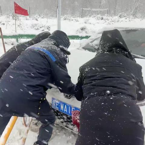 用爱心融化冰雪  用真诚温暖司乘