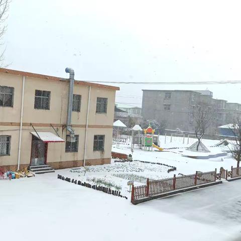 “幼”见大雪，笑声满园——小黄中心幼儿园雪之奇遇生成课程