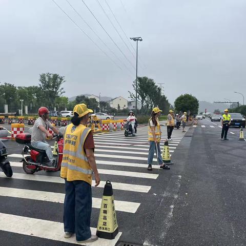 木槿班校园护卫队：站好最后一班岗