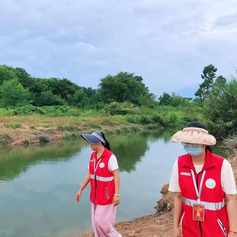 网格员入户开展“六水共治”宣传活动