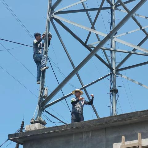 柳林联通组建专业安装支撑团队为“数实融合，数字赋能助力乡村振兴行动”保驾护航