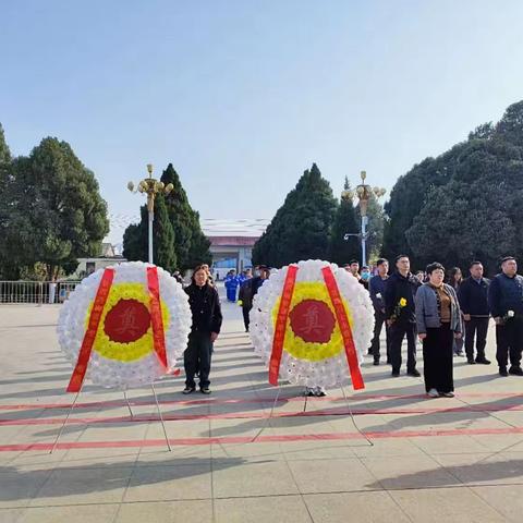 铁西路街道办事处平安社区组织开展“缅怀革命先烈 传承红色基因”清明节扫墓活动