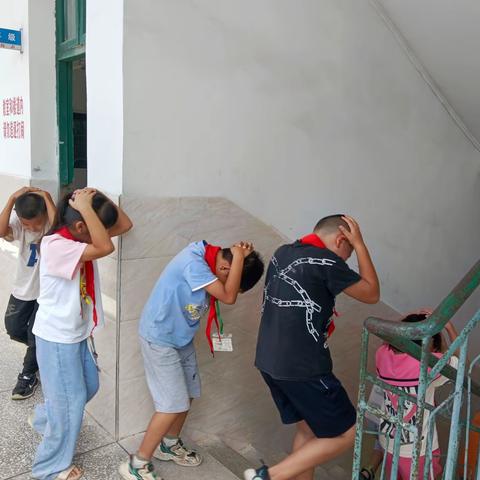 勿忘国耻，吾辈自强—— 白沙镇遇龙小学“九一八”防空防灾应急疏散演练