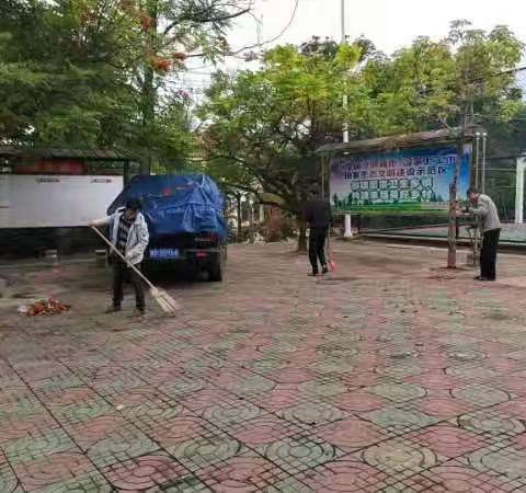 2023年12月28日老村组织党员两委干部正副队长公益性岗位开展人居环境卫生整治