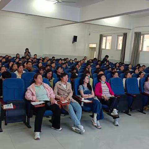 邱县中小学幼儿园骨干教师培训会纪实