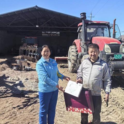 伊犁销售公司愉群翁加油站备战春耕 提前拜访农机客户