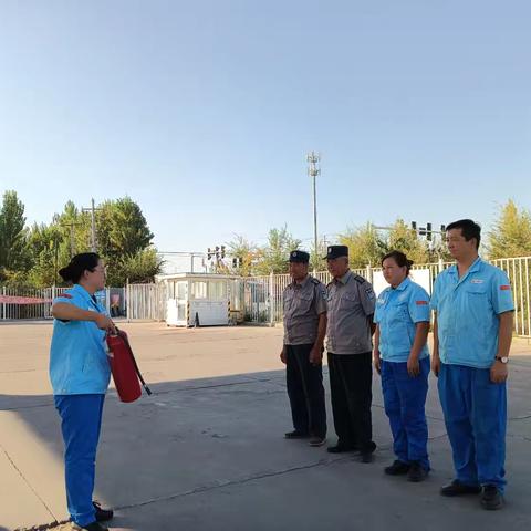 伊犁销售公司十八公里加油站提升服务从门口第一人开始