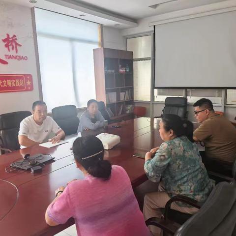 北园街道板桥社区汛期清淤，筑牢安全防线