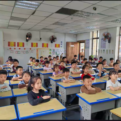 劳动淬炼成长 实践创造幸福 三八亭小学245班“五一劳动节”主题班会