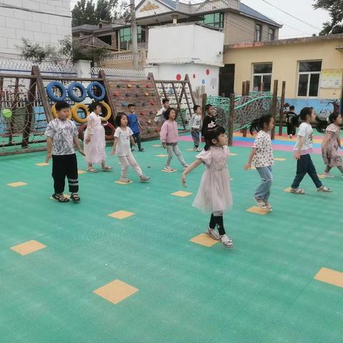 关爱学生幸福成长—临漳县杜村集乡中心校梅庄小学课后服务六一节目排练