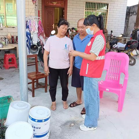 八所镇罗带村网格员开展反邪教宣传活动