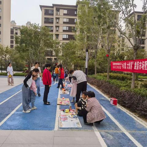 跳蚤市场欢乐多，萌娃化身“小老板”