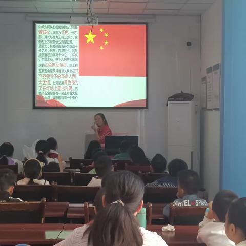 金秋十月，丹桂飘看，为了引导青少年铭记历史，花城社区家庭教育互助会给孩子们带来了“童心向党故事会”，给孩子们熟悉的王二小，张嘎，海娃的故事，并给同学讲狼牙山五壮士等人物的故事。