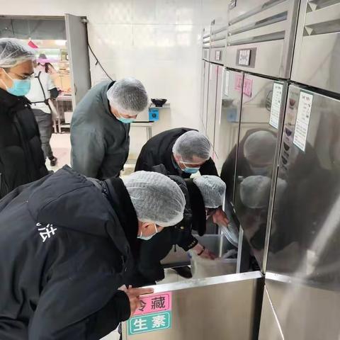 高新市监分局白杨所扎实有效开展春季校园食品安全检查