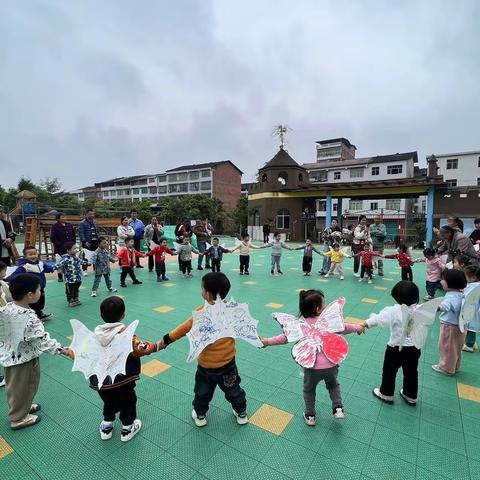 小一班亲子活动——春日暖暖，蝴蝶飞飞