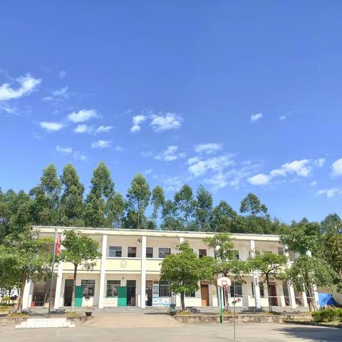 玉林市教育科学研究所成员到玉州区仁厚镇上罗小学开展乡村中小学教师能力提升专项调研活动