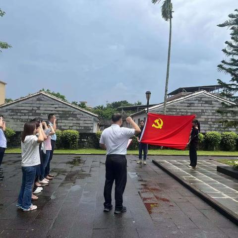 共建慰问暖民心，乡村振兴聚党心——海口市财政国库支付局第一、三党支部联合开展“七一”主题党日活动