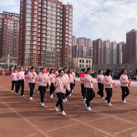 运动与激情碰撞，快乐和成长共鸣 ——-交城县城西小学春季运动会