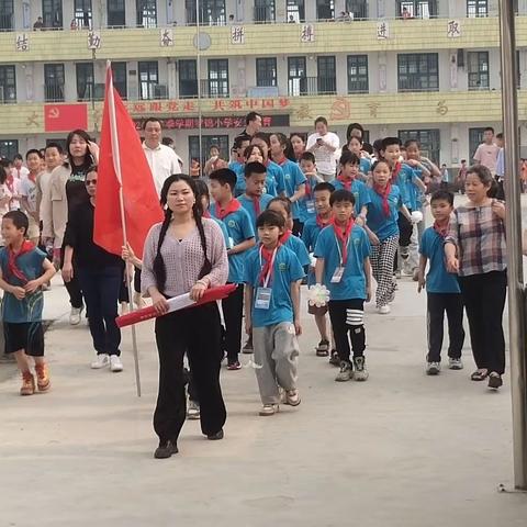 缅怀革命先烈 传承优良传统——永福县罗锦镇罗锦小学清明节祭扫主题活动