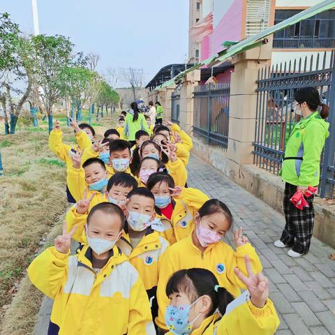 “消费者权益日之我是小当家”——闵集幼儿园大大一班走进超市社会实践活动