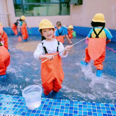 清凉一夏——安宁市广州新雅幼儿园沉浸式自然体验活动之捉泥鳅