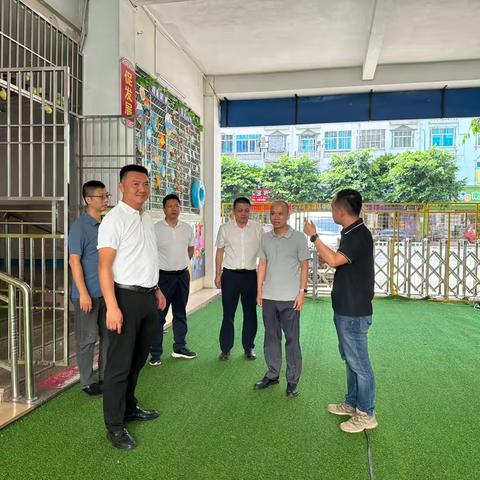 海南省残联副理事长吴波来文昌市儿童康复中心进行调研工作