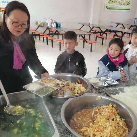 携手安全警钟    共育奋进桃李——秦陵中心鱼池小学第四周工作动态