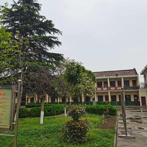 徜徉诗海忆英雄    体验劳动享快乐——秦陵中心鱼池小学第十周工作动态