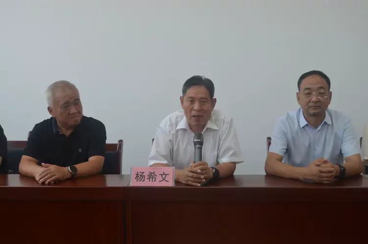 简篇-闽陕联姻山海情
爱心如炬照前程
洛南县景村中学 郭夏季