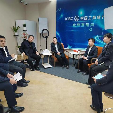 省行行长助理文卫华一行赴高新支行营业室开展调研座谈活动