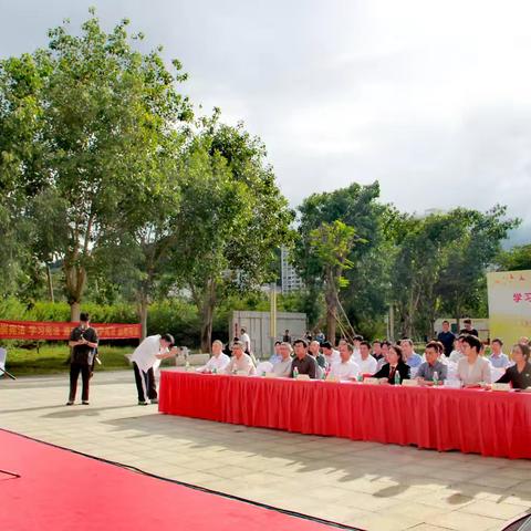 三亚市法学会积极参与2025年“宪法宣传周” 启动仪式法治集市，为自贸港建设护航