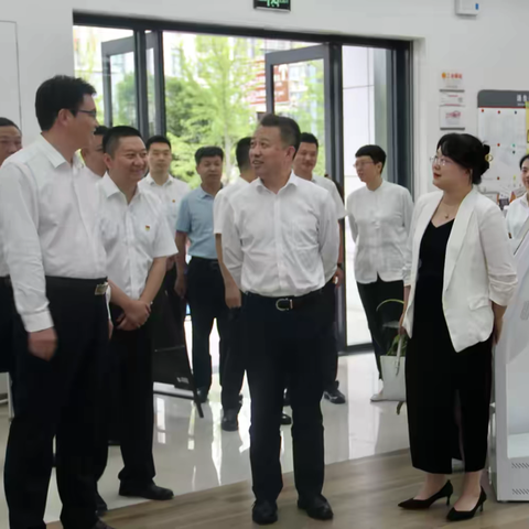 毛卫东赴咸宁嘉鱼支行进行工作调研
