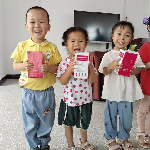 小班“乡村书屋杯”绘画比赛