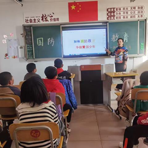 加强国防教育 争做爱国少年——石哈河学校开展国防教育主题班会