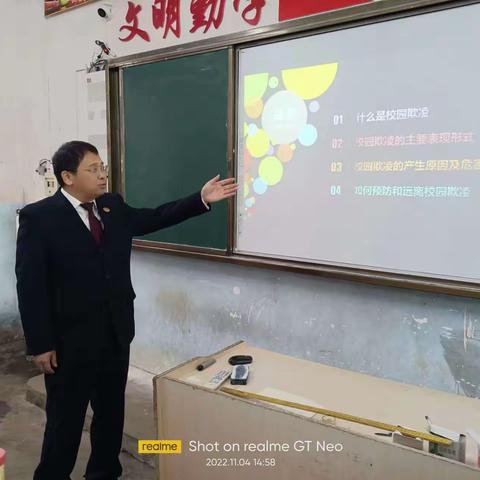 枫江中学举行“法制进校园”活动