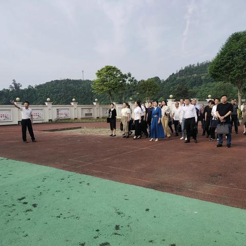 巴州区第十八期校长培训班 走进和平小学观摩活动