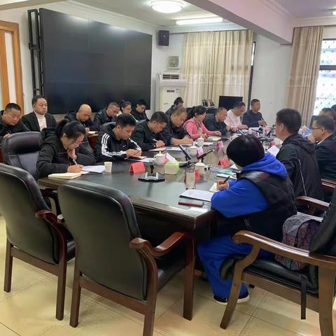 甘蔗街道开展“分类我先行，文明齐心创”主题会议