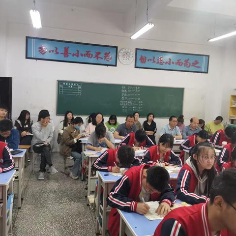 教学研讨话措施  提质增效创佳绩——市教研员马德生老师莅临我校指导初中政治教学工作