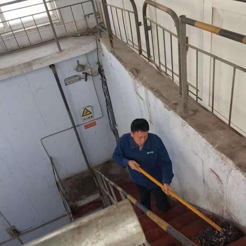 认真打扫泵站卫生