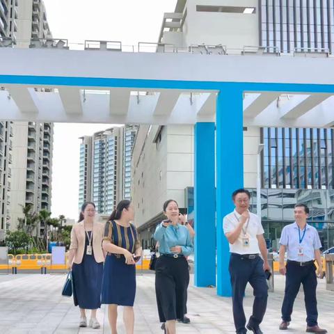 记市教育局领导莅临海口九中江东校区指导开学工作