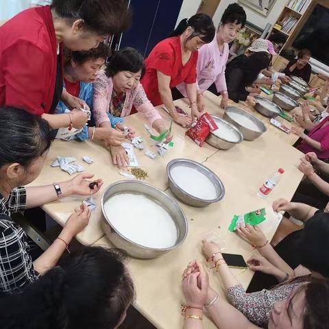 品质养老进社区  ——粽香端午，与爱同行